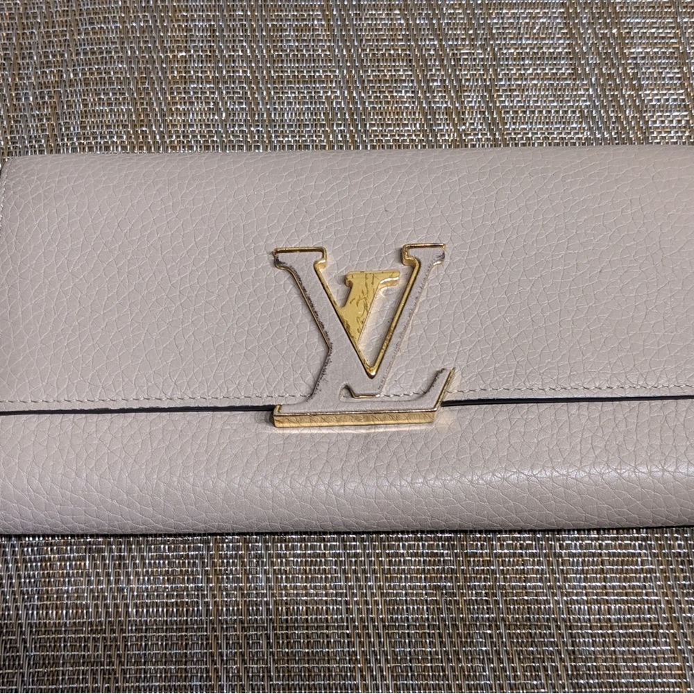 LOUIS VUITTON Capucines Wallet w/ Dust Sleeve - Picture 4 of 9